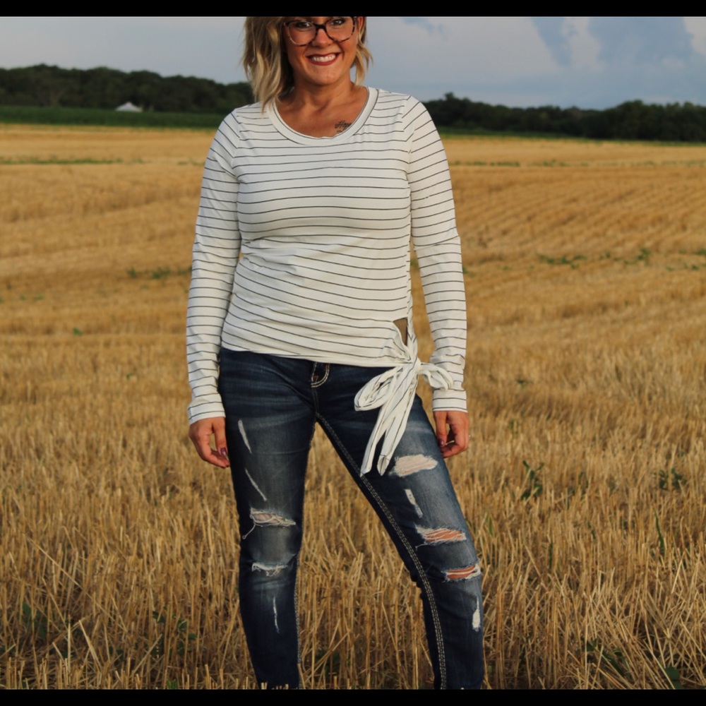 White stripe, side tie top
